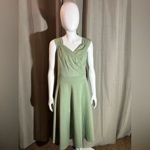 Elegant Green Sleeveless Dress